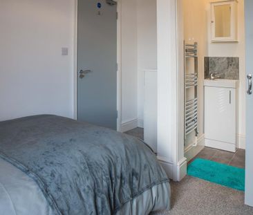 1 bedroom in a house share to rent - Photo 3