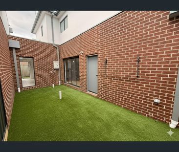 1/106 George Street, St Albans, Vic 3021 - Photo 2