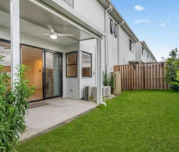 For Lease: Low-Maintenance Townhome in a Convenient Raceview Location! - Photo 1