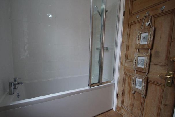 4 bedroom terraced house to rent - Photo 1
