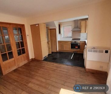 3 bedroom semi-detached house to rent - Photo 6