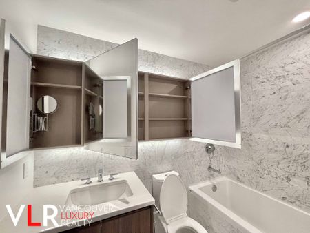 Condo in Burnaby, BC - Photo 4