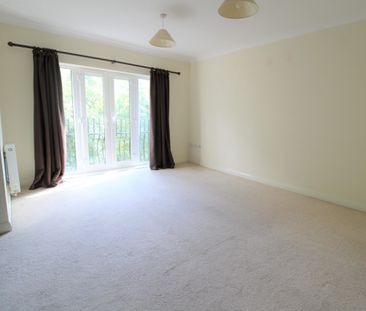 Lindie Gardens, Uxbridge - Photo 1