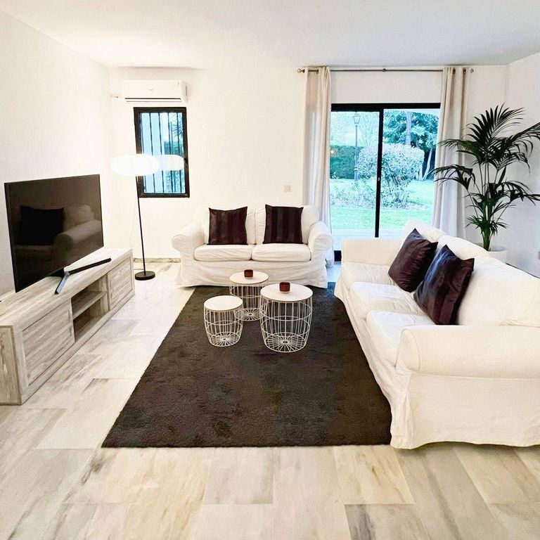 Luxury Townhouse for rent in Estepona, Spain - Photo 1