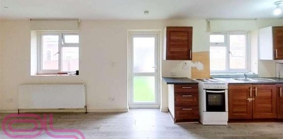 Warwick Road, Southall, UB2 - Photo 2