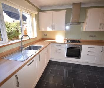 Bristow Road, Cranwell, NG34 - Photo 2