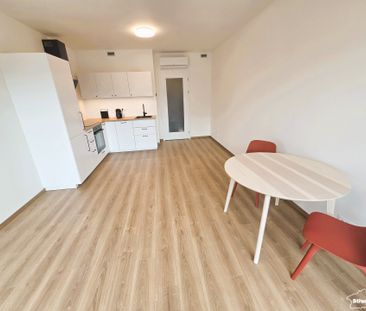 Pronájem bytu 1+kk a garsoniéry 31 m², Poděbradská, Praha - Fotografie 1