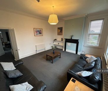 3 bedroom flat to rent - Photo 2