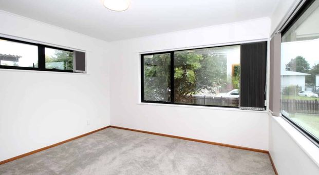 3 bedroom in Manurewa - Photo 1