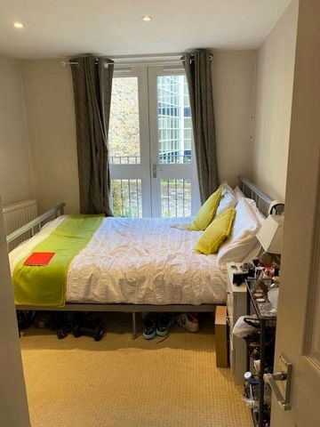 Two Bedroom Flat to Let in Fulham Road - Photo 4