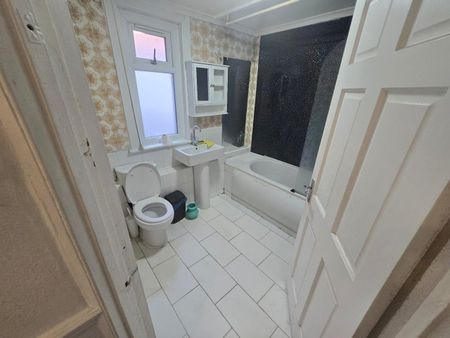 Room in a Shared House, Heigham Road, E6 - Photo 5