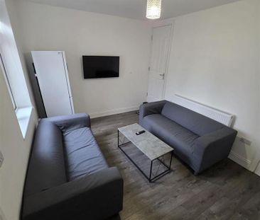 4 bedroom terraced house to rent - Photo 4