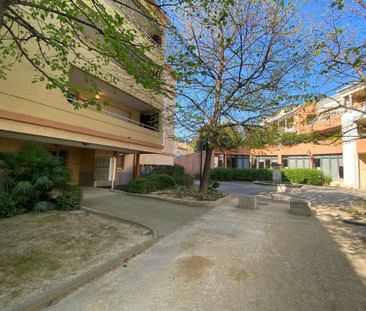 NIMES CARNOT APPARTEMENT T2 AVEC TERRASSE ET GARAGE - Photo 1