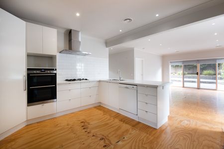 3 Bedroom home, Overlooking Crook Street Park - Photo 5