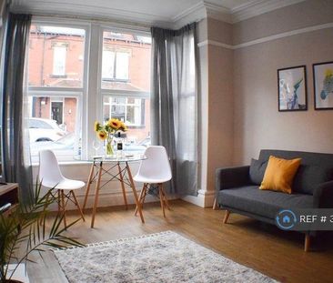 1 bedroom in a house share to rent - Photo 3