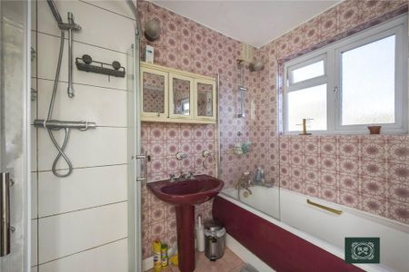 4 bedroom end of terrace house to rent - Photo 4