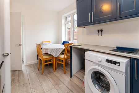 3 bed House - Semi-Detached To Let - Photo 5