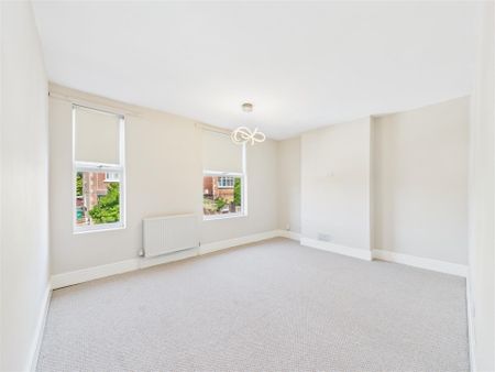 3 bedroom Semi-detached house to rent - Photo 3