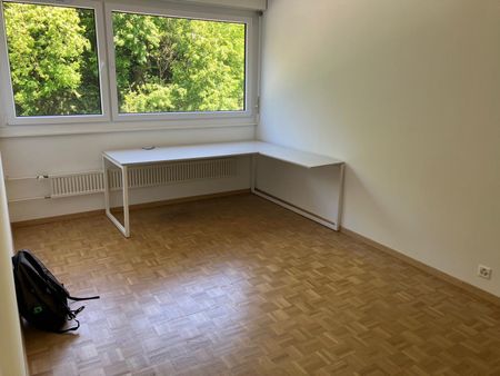 Appartement de 5 pièces et d'environ 115m2, situé au 3ème étage. - Photo 4