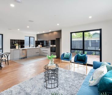 Stunning Standalone New Home – Te Atatū South - Photo 1