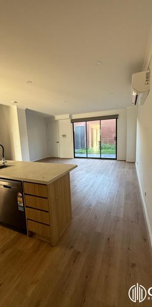 Beautiful Double Storey Townhome For Lease in Truganina - Photo 1