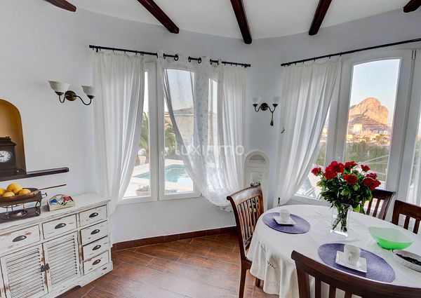 Detached villa with sea views for rent in Calpe