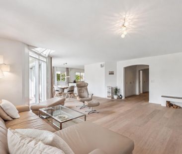Grosszügiges Wohnen mit viel Privatsphäre - 8.5-Zimmer-Doppeleinfam... - Photo 1