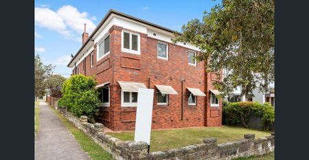 2 Bedroom unit with sunroom - Photo 5