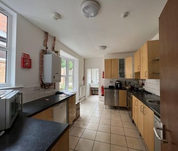 1 bedroom in a house share to rent - Photo 2