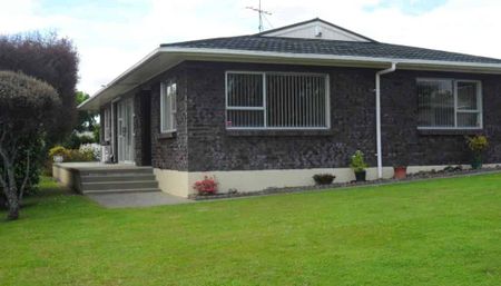 Very Tidy Home In One Of Pukekohe's Most Sough... - Photo 5