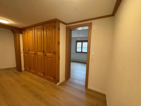 Renovierte 4.5-Zimmer Wohnung in Einsiedeln - Photo 5