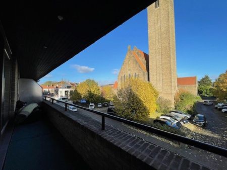 Instapklaar appartement in het stadscentrum, in de nabijheid van openbaar vervoer en station. Mogelijkheid tot huren garage. - Photo 3