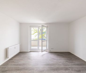 Moderne 3 Zimmer-Wohnung im 2. OG mit Dusche/ Balkon in Merseburg Nord - Photo 1