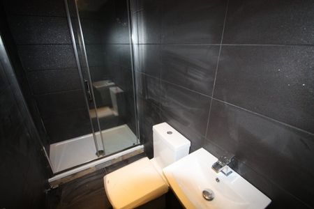 5 Bed - Ash Road , Headingley, Leeds - Photo 4