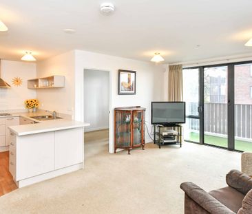 Charming two bedroom apartment! - Photo 3
