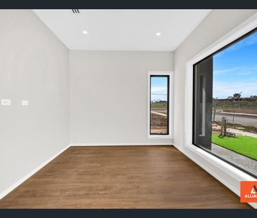 33 Truncata Drive, Tarneit, Vic 3029 - Photo 3