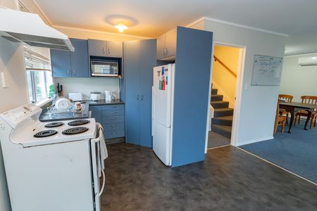 Spacious 5-Bedroom Flat – Prime Location. - Photo 5