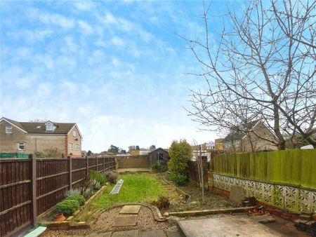 3 bedroom semi-detached house to rent - Photo 3