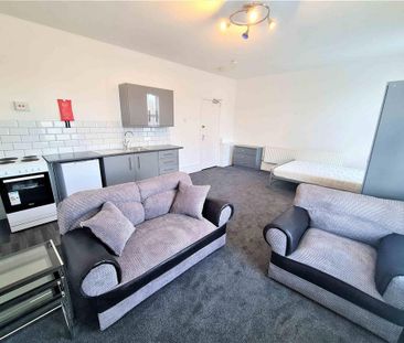 1 bedroom in a house share to rent - Photo 3