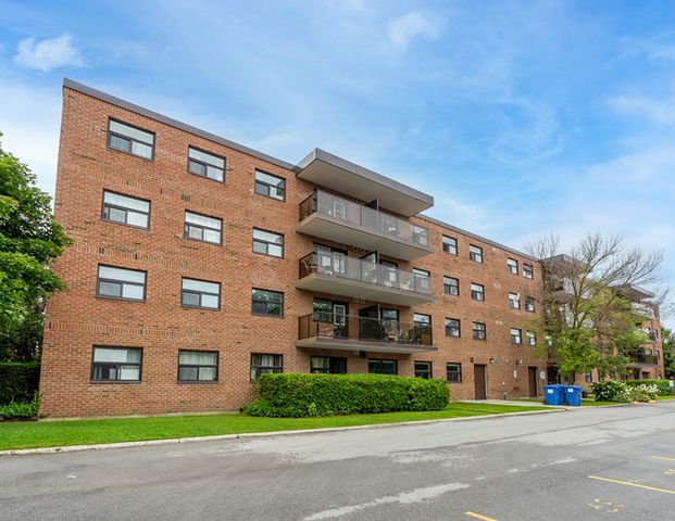 Applewood Apartments | 610 Tenth St., Collingwood - Photo 1