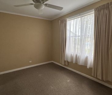 Charming three-bedroom home available for lease. - Photo 3