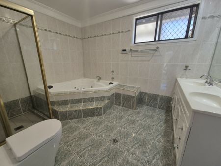 Neat and Tidy 3 Bedroom Home!!! - Photo 5