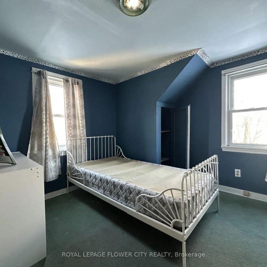 1248 MCEWAN AVENUE - Photo 1