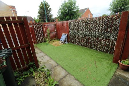 3 bedroom semi-detached house to rent - Photo 2