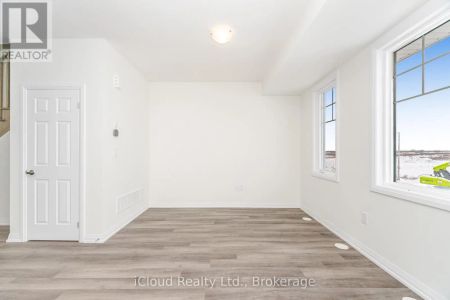 53 STANLEY AVENUE - Photo 2