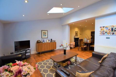 4 bedroom semi-detached house to rent - Photo 3