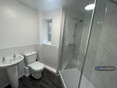 2 bedroom flat to rent - Photo 5