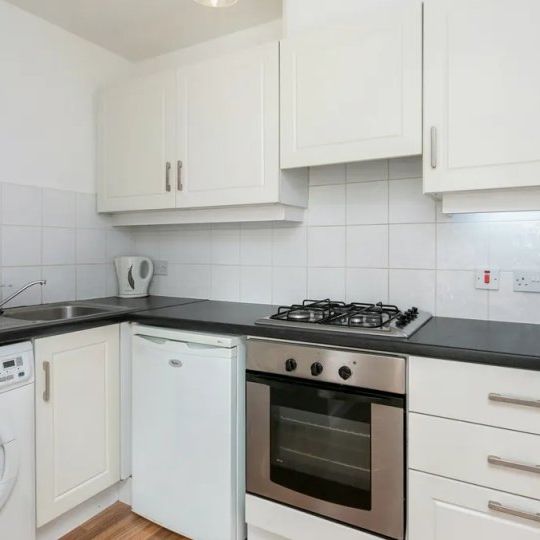 Rooms for rent in a 3-bedroom apartment in Lucan, Dublin - Photo 1