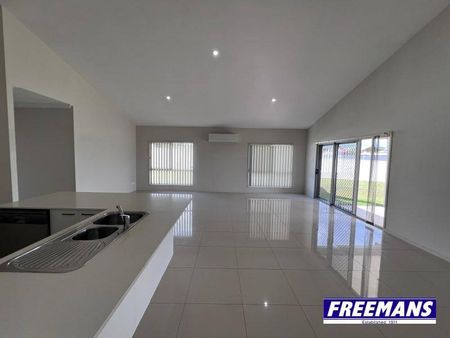 Fabulous Home in the highly sought after Hillview Estate! - Photo 4
