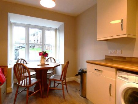 3 bedroom semi-detached house to rent - Photo 2